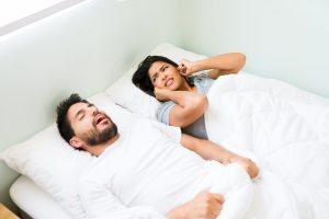 Lee más sobre el artículo Ronquido y sindrome de apnea obstructiva del sueño